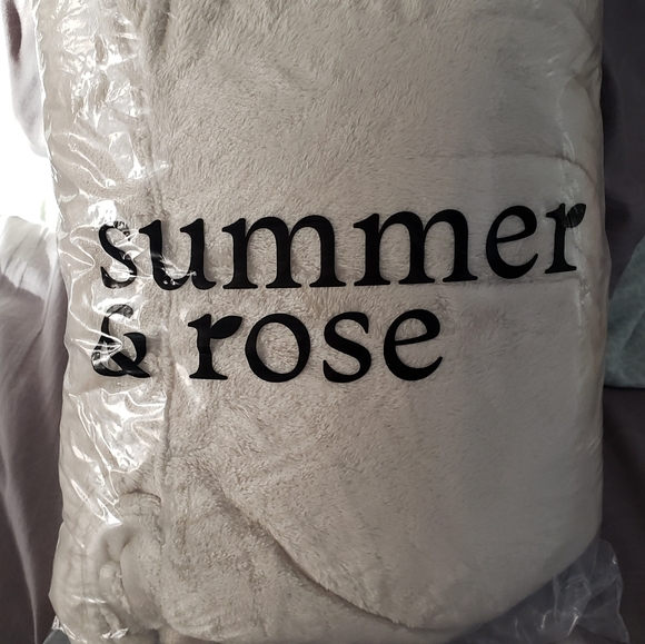 Summer & Rose Cozy Robe - Picture 4 of 4